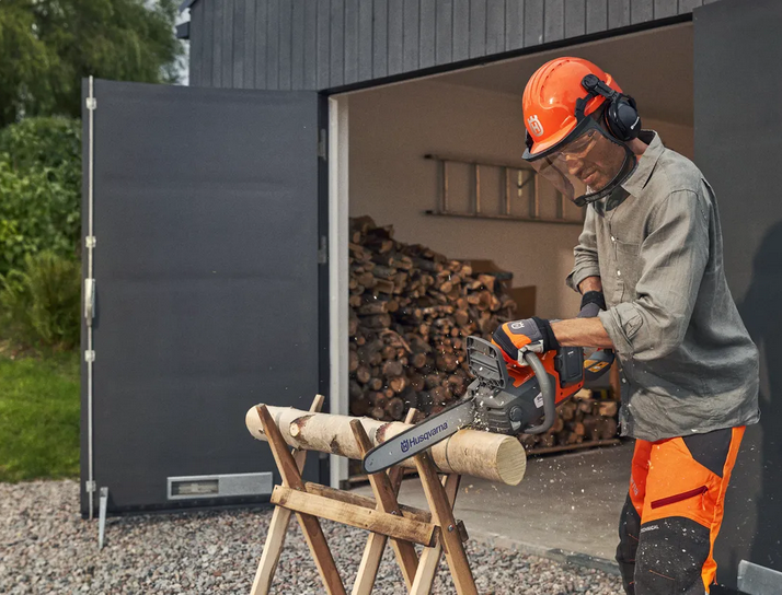 Husqvarna 225i Battery Chainsaw without battery and charger